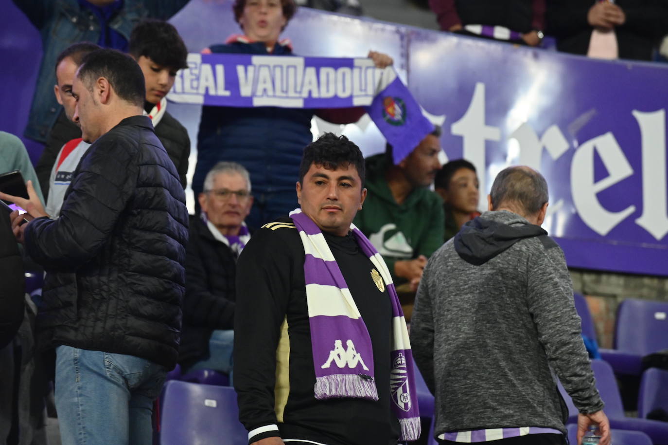 Búscate en la grada del estadio José Zorrilla (2/4)