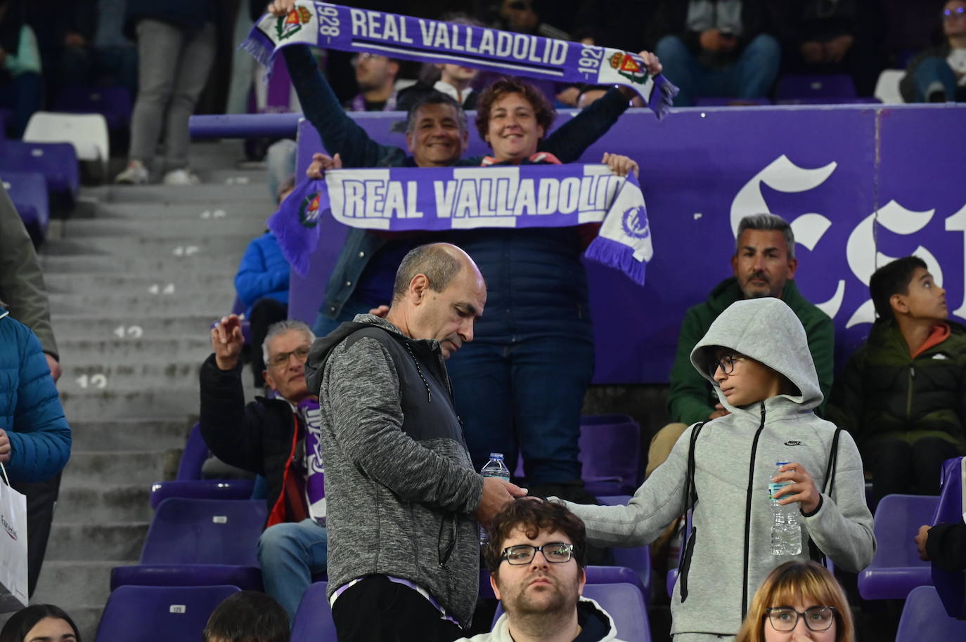 Búscate en la grada del estadio José Zorrilla (2/4)