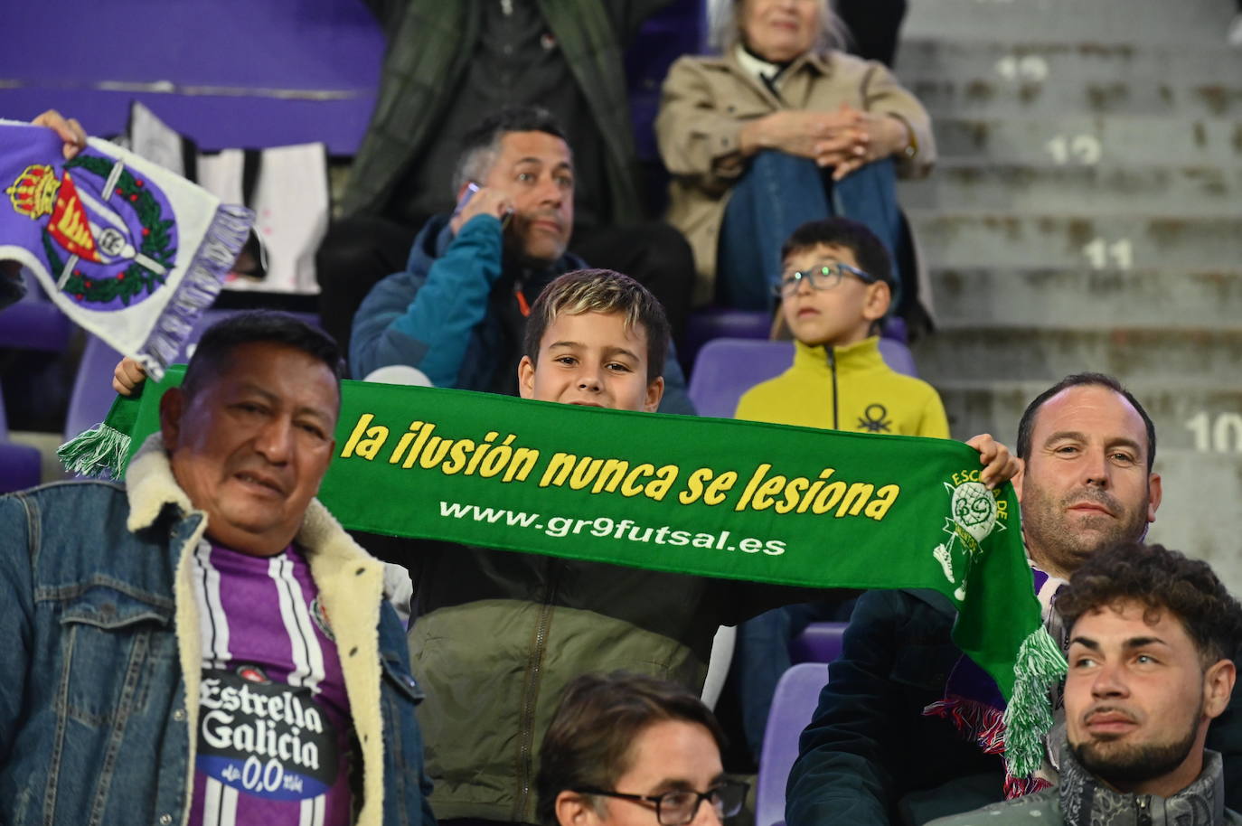 Búscate en la grada del estadio José Zorrilla (2/4)