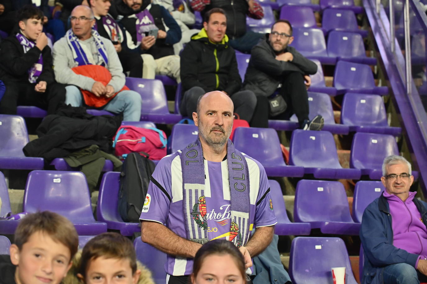 Búscate en la grada del estadio José Zorrilla (2/4)