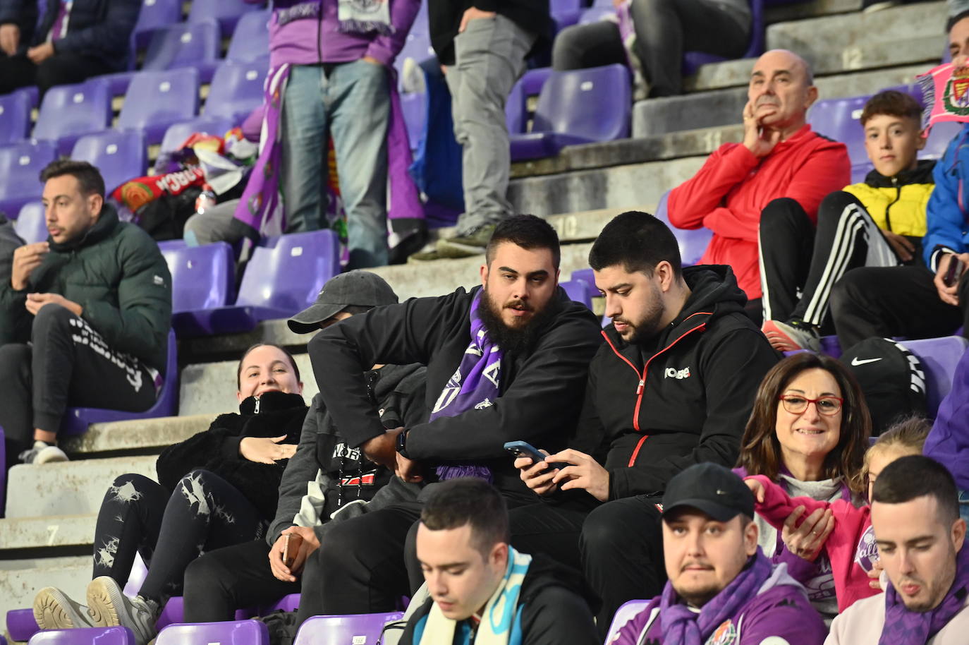 Búscate en la grada del estadio José Zorrilla (2/4)