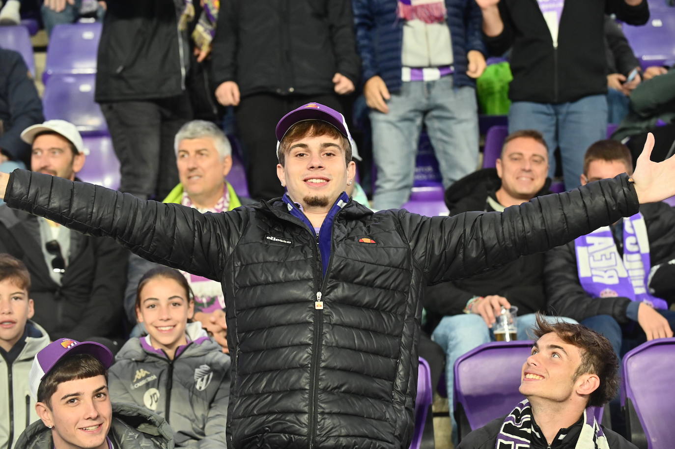 Búscate en la grada del estadio José Zorrilla (3/4)