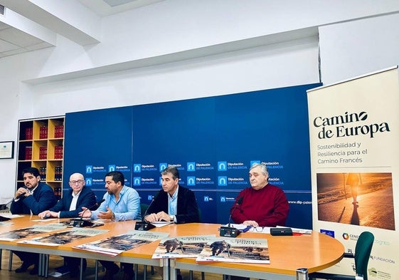 El diputado de Turismo, Fran Pérez, y representantes del Ayuntamiento de Carrión, presentan la feria, este viernes en la Diputación.