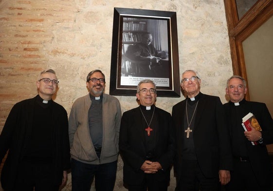 Descubrimiento de la placa dedicada a Delicado Baeza en el Centro de Espiritualidad del Corazón de Jesús.