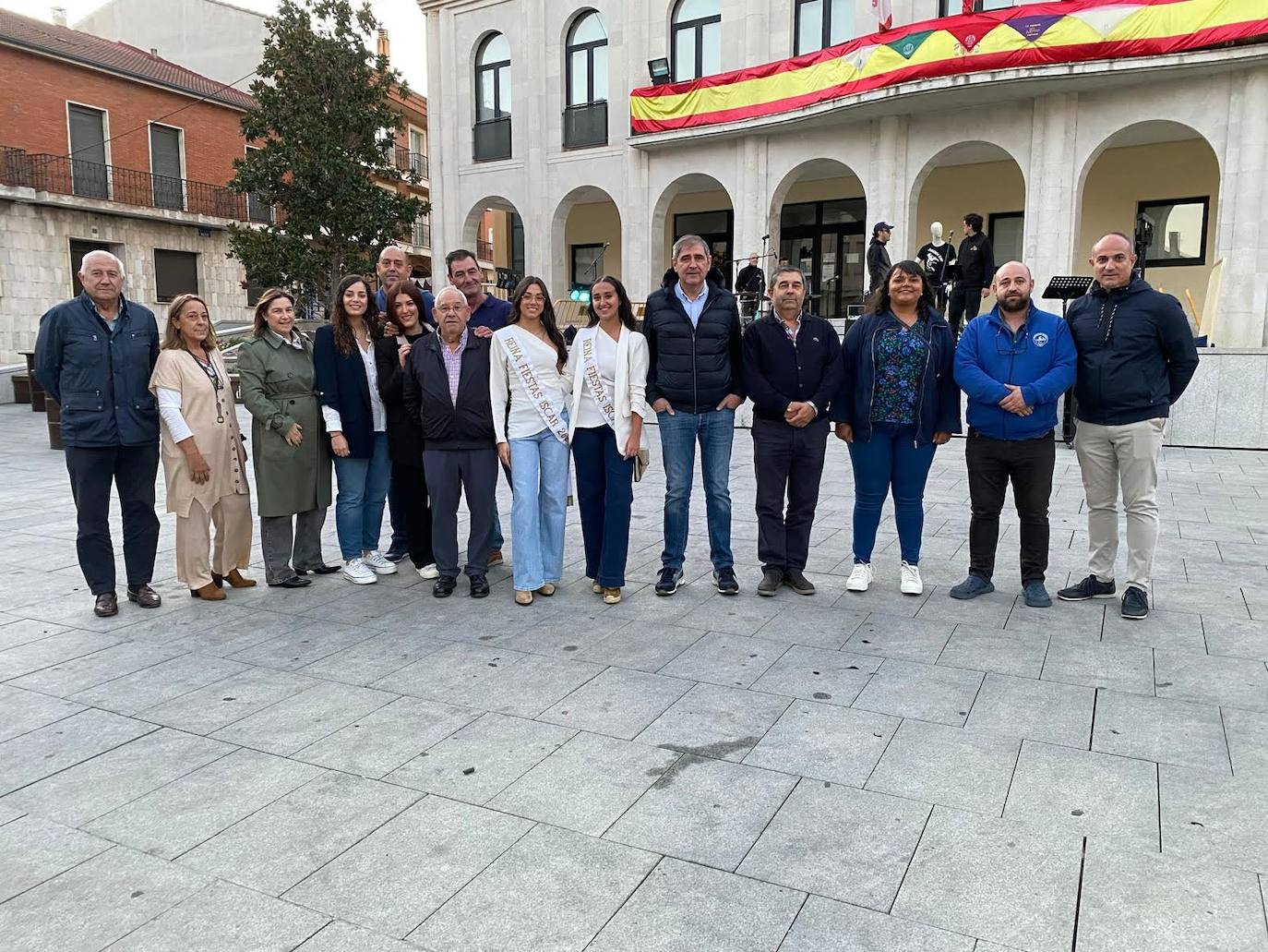 Inauguración de la Feria de Día en la plaza Mayor de Íscar con motivo de las fiestas de San Miguel.