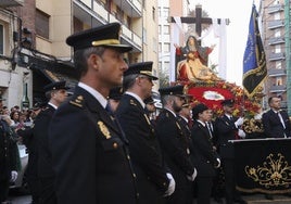 La procesión, con la participación de la Policía Nacional.