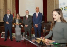 Juramento de las nuevas colegiadas.