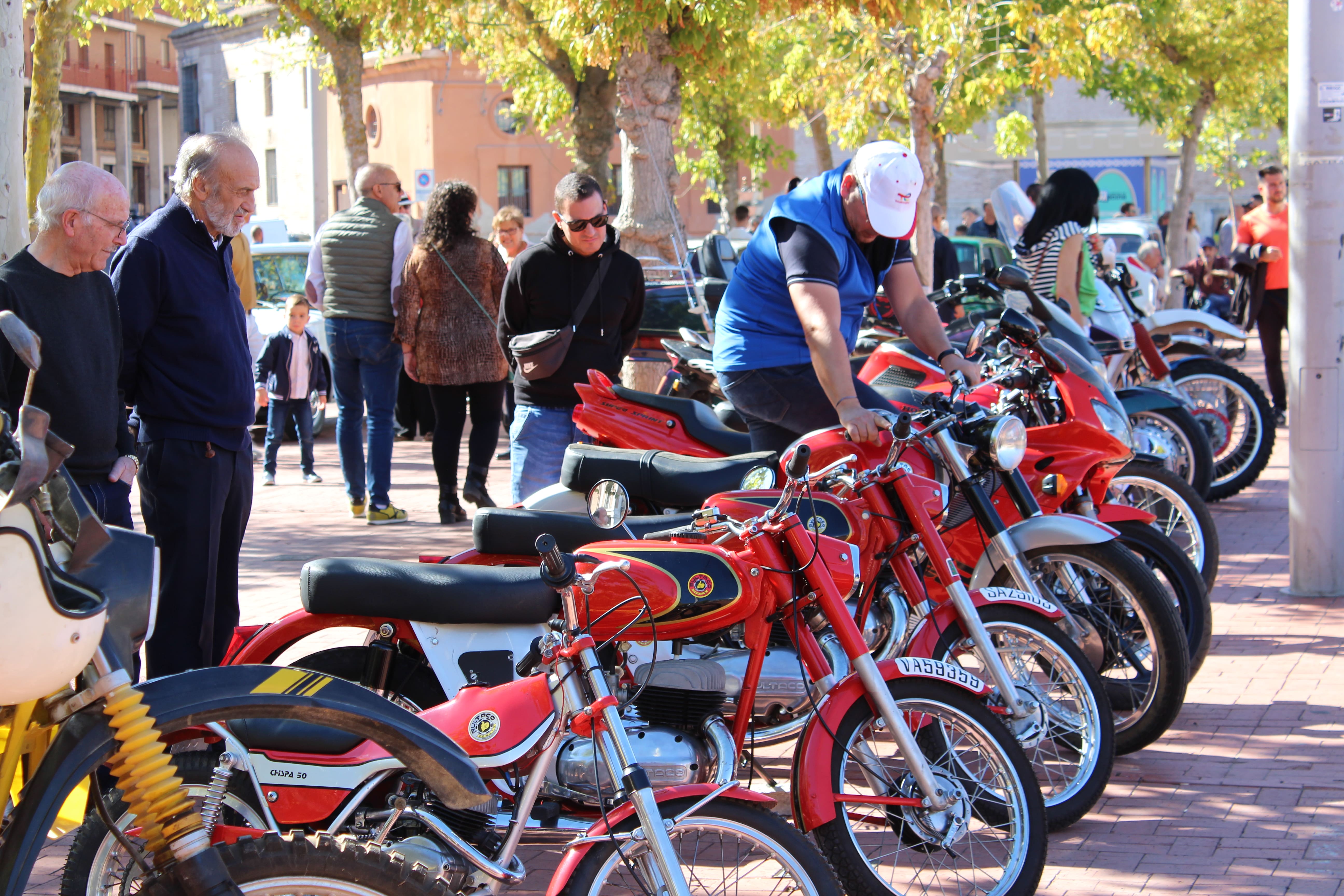 La concentración de vehículos clásicos de Medina del Campo, en imágenes