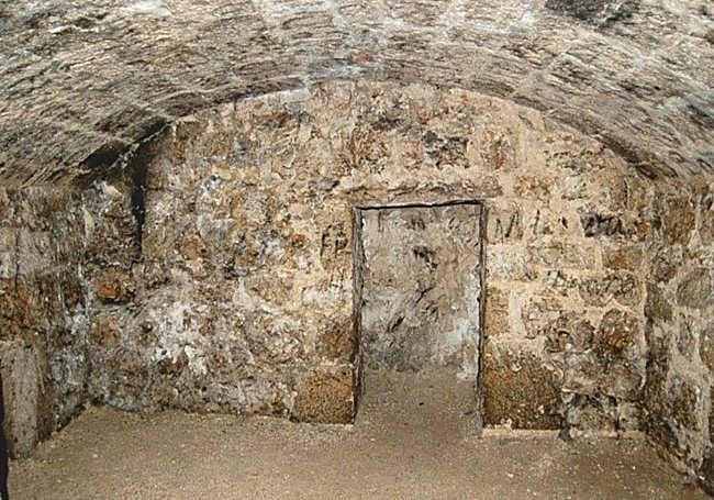 Una de las salas contiguas al pozo de Portillo cuyo uso se desconoce.