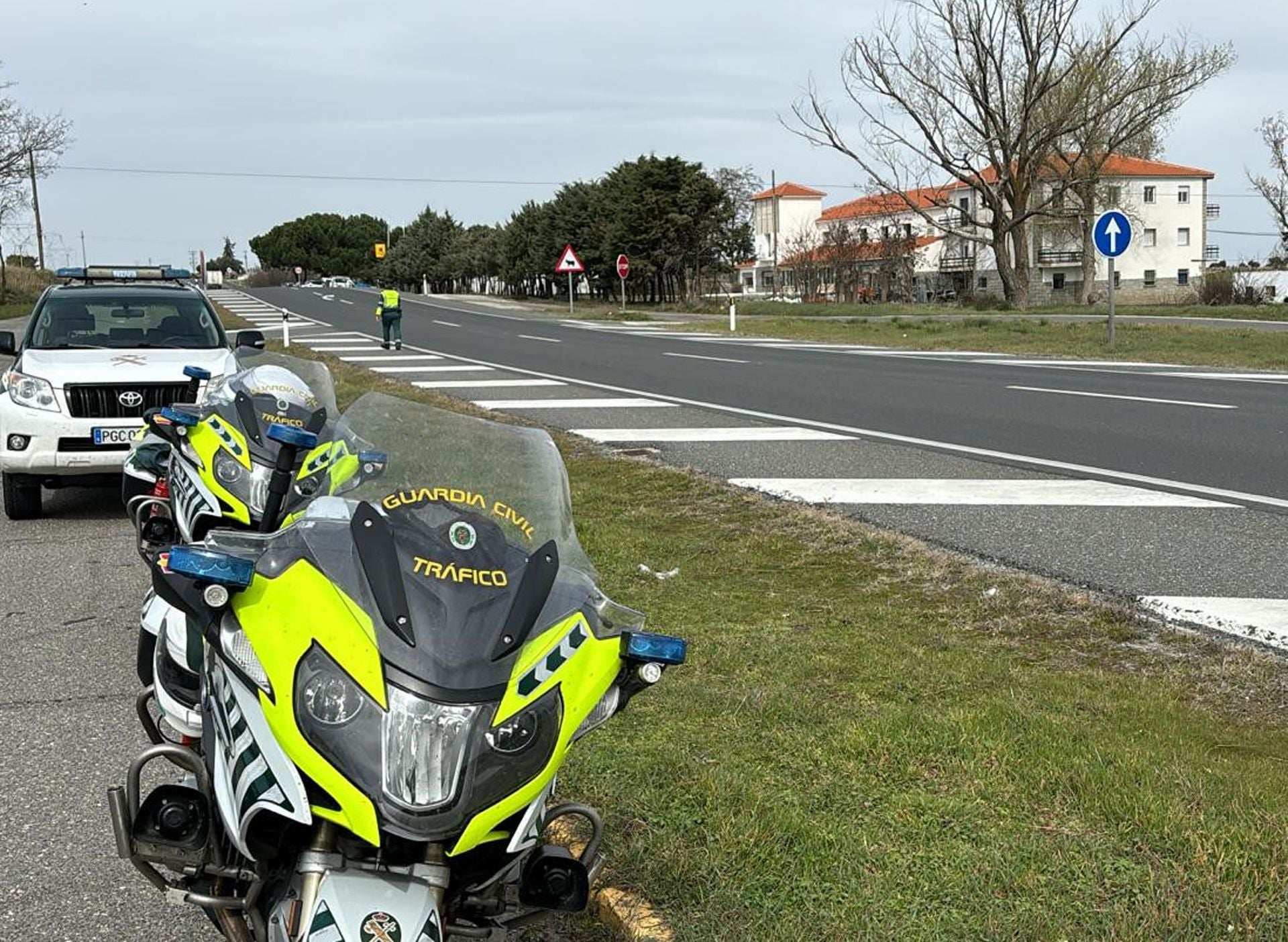 Imagen de archivo de una moto de Tráfico en Segovia.