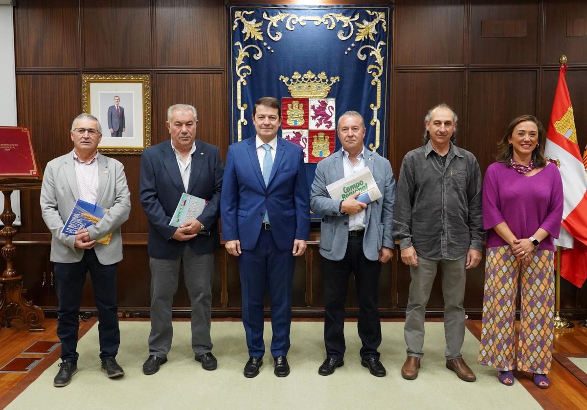 Imagen principal - Reuniones con las organizaciones agrarias y con los agentes del Diálogo Social y presentación con los presidentes de las diputaciones provinciasles del plan de vivienda rural. 