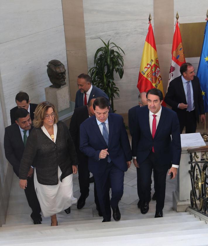 Imagen secundaria 2 - Reuniones con las organizaciones agrarias y con los agentes del Diálogo Social y presentación con los presidentes de las diputaciones provinciasles del plan de vivienda rural. 