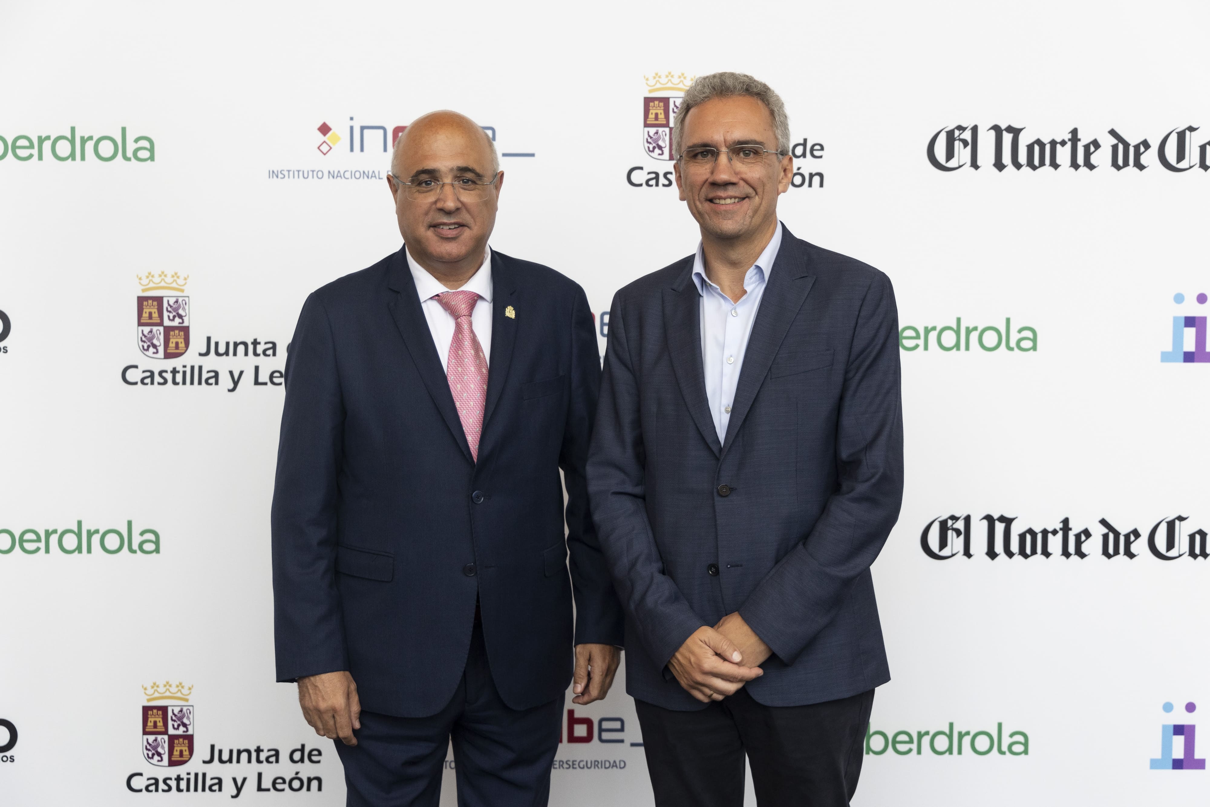 Jacinto Canales (subdelegado del Gobierno en Valladolid) y Javier Izquierdo (senador por el PSOE).