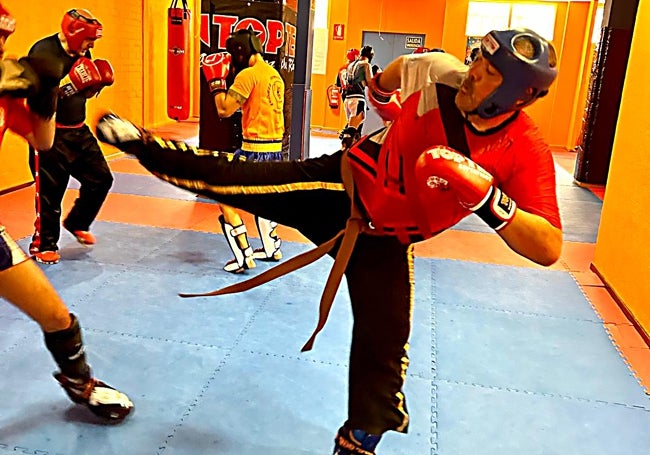 Óscar Gómez entrenado en la Escuela New Fight, en Valladolid.