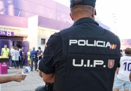 Imagen de archivo de un agente de la UIP de la Policía Nacional en el estadio José Zorrilla.