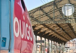 El primer tren de Ouigo que llegó a Valladolid, en la estación del Campo Grande.