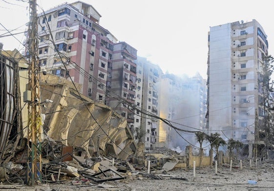 Edificios dañados tras un ataque aéreo israelí en Haret Hreik Dahieh, en Beirut.