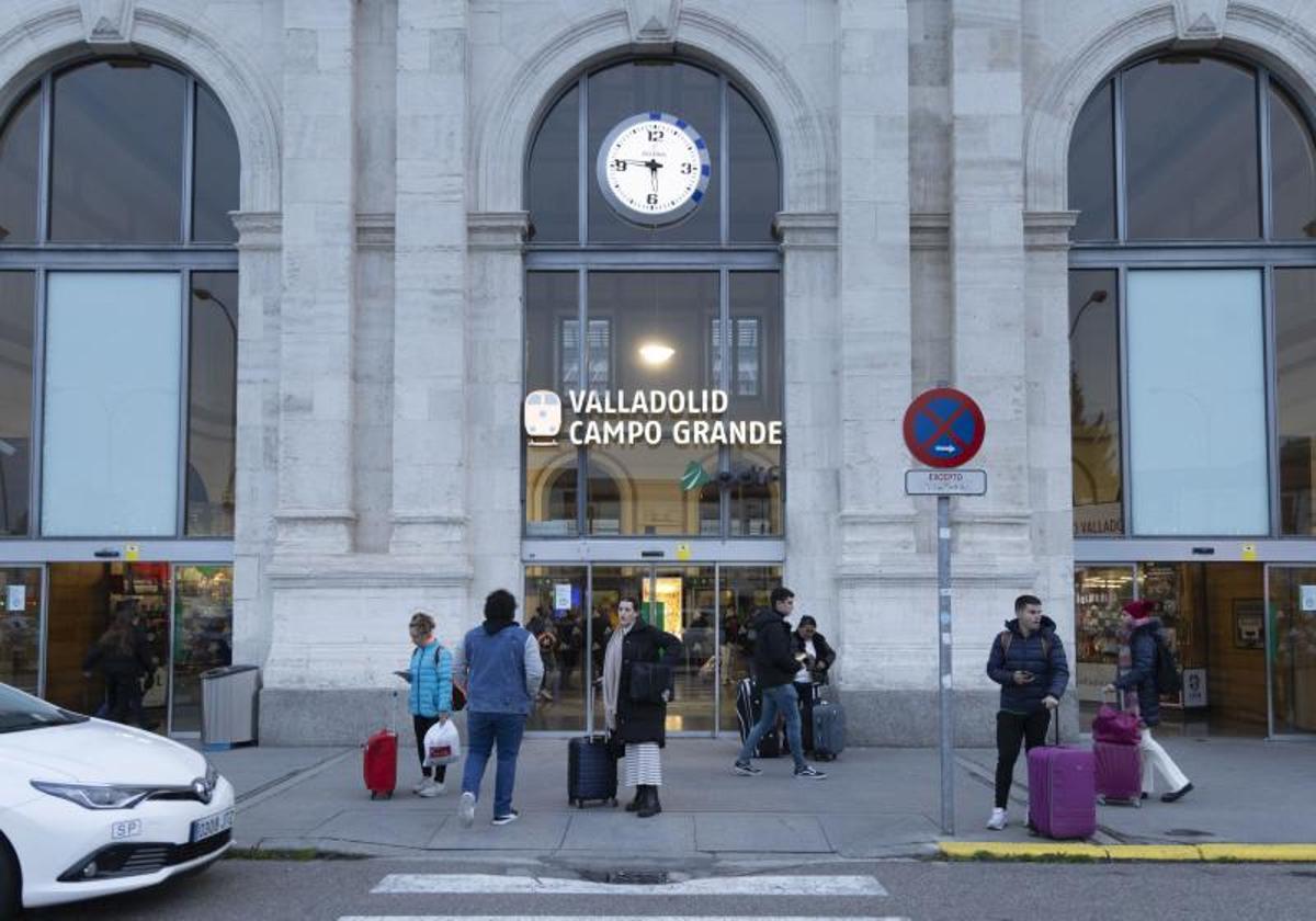 Fachada de la estación de tren de Valladolid.