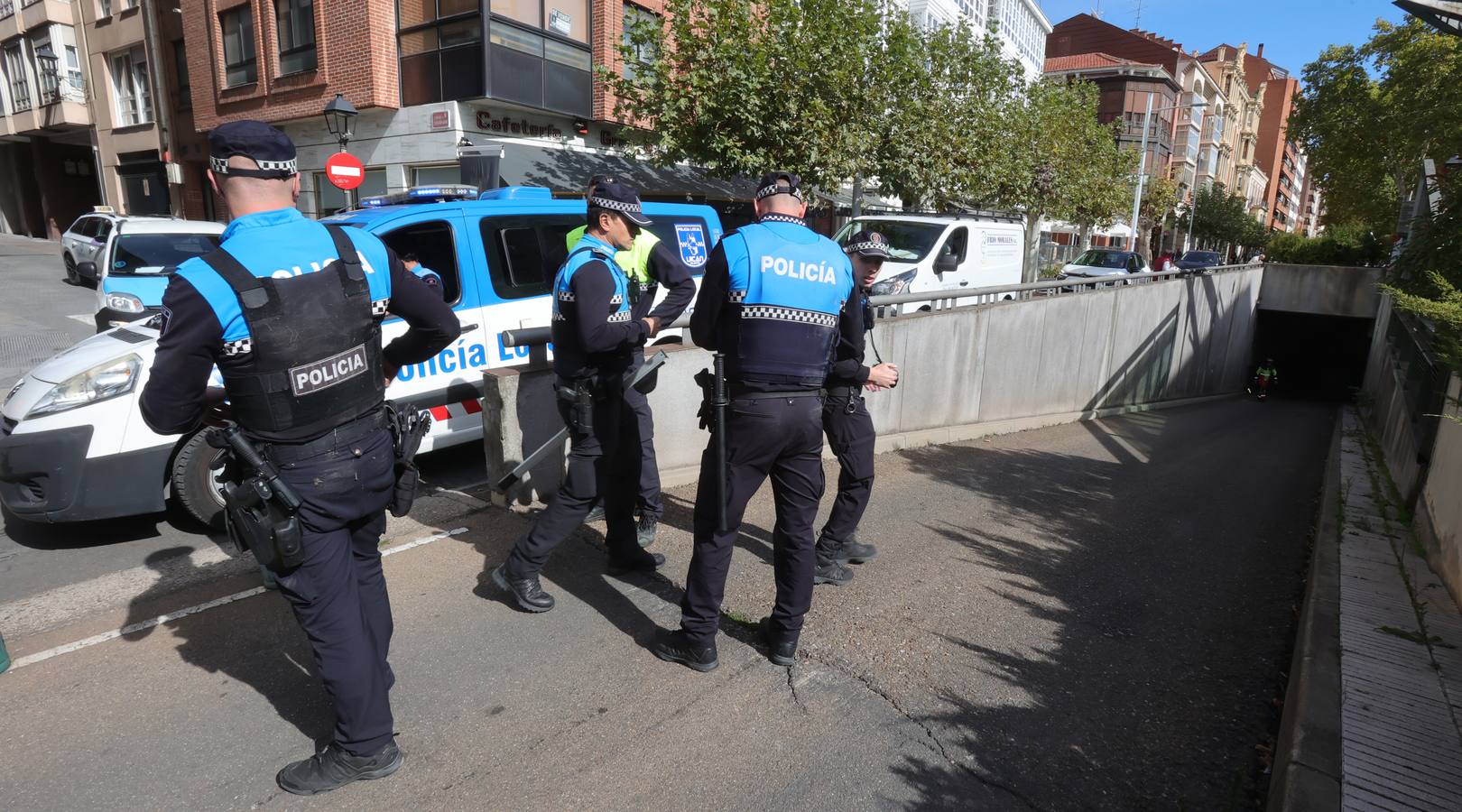 Un camión se atasca en el centro de Palencia