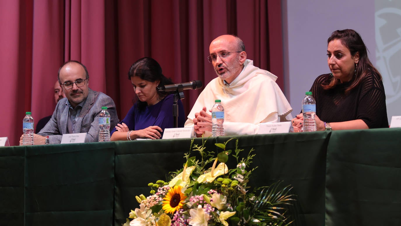 El colegio Dominicas recibe a una afamada exalumna