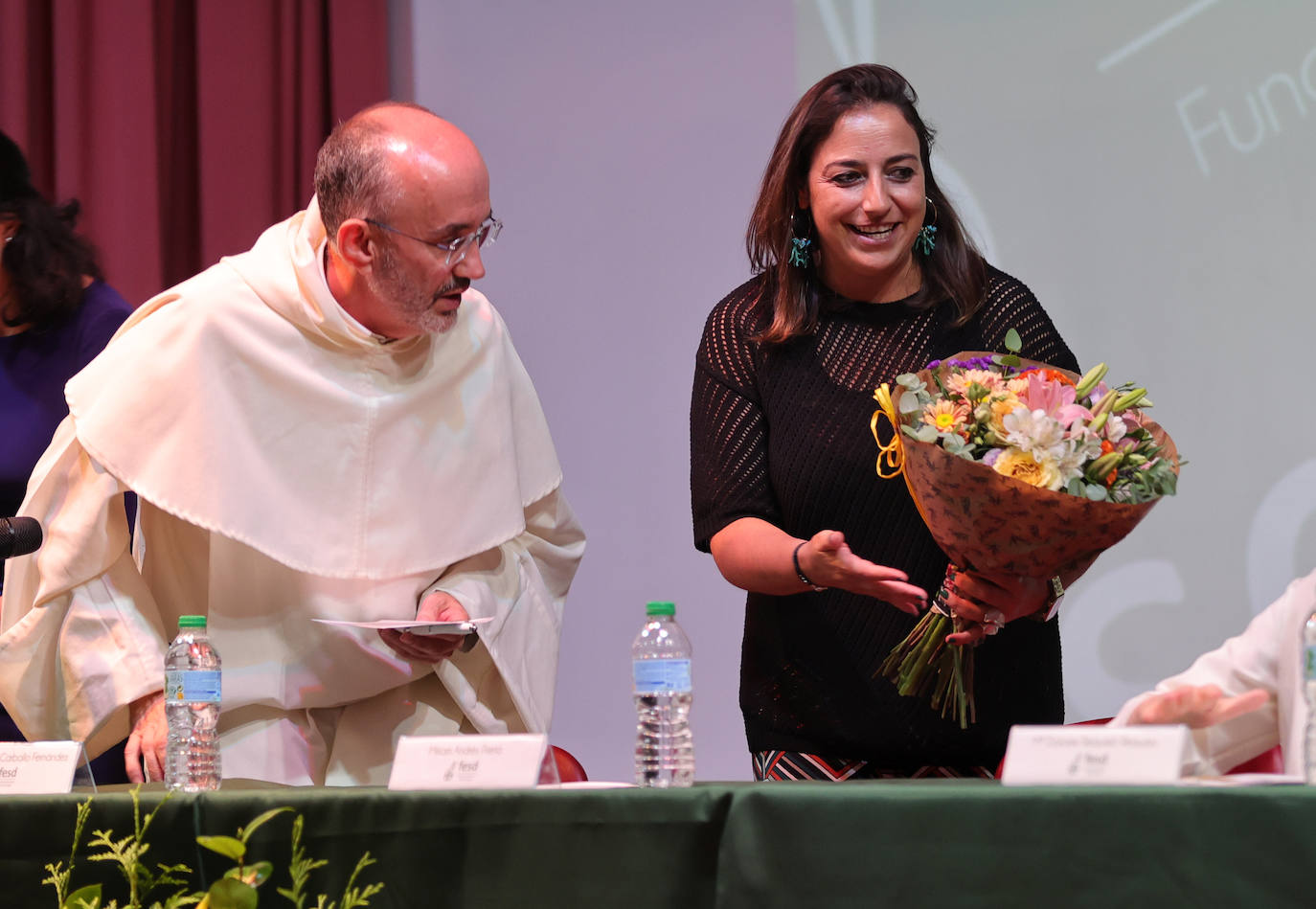 El colegio Dominicas recibe a una afamada exalumna