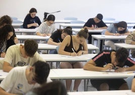 Alumnos de Valladolid durante la Ebau.