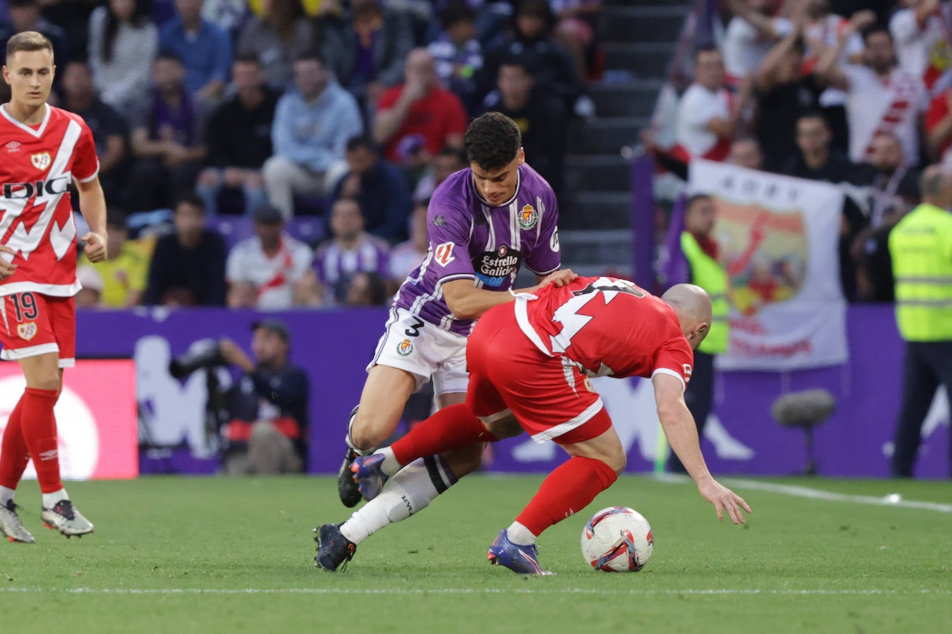 Las imágenes del partido entre el Real Valladolid y el Rayo Vallecano