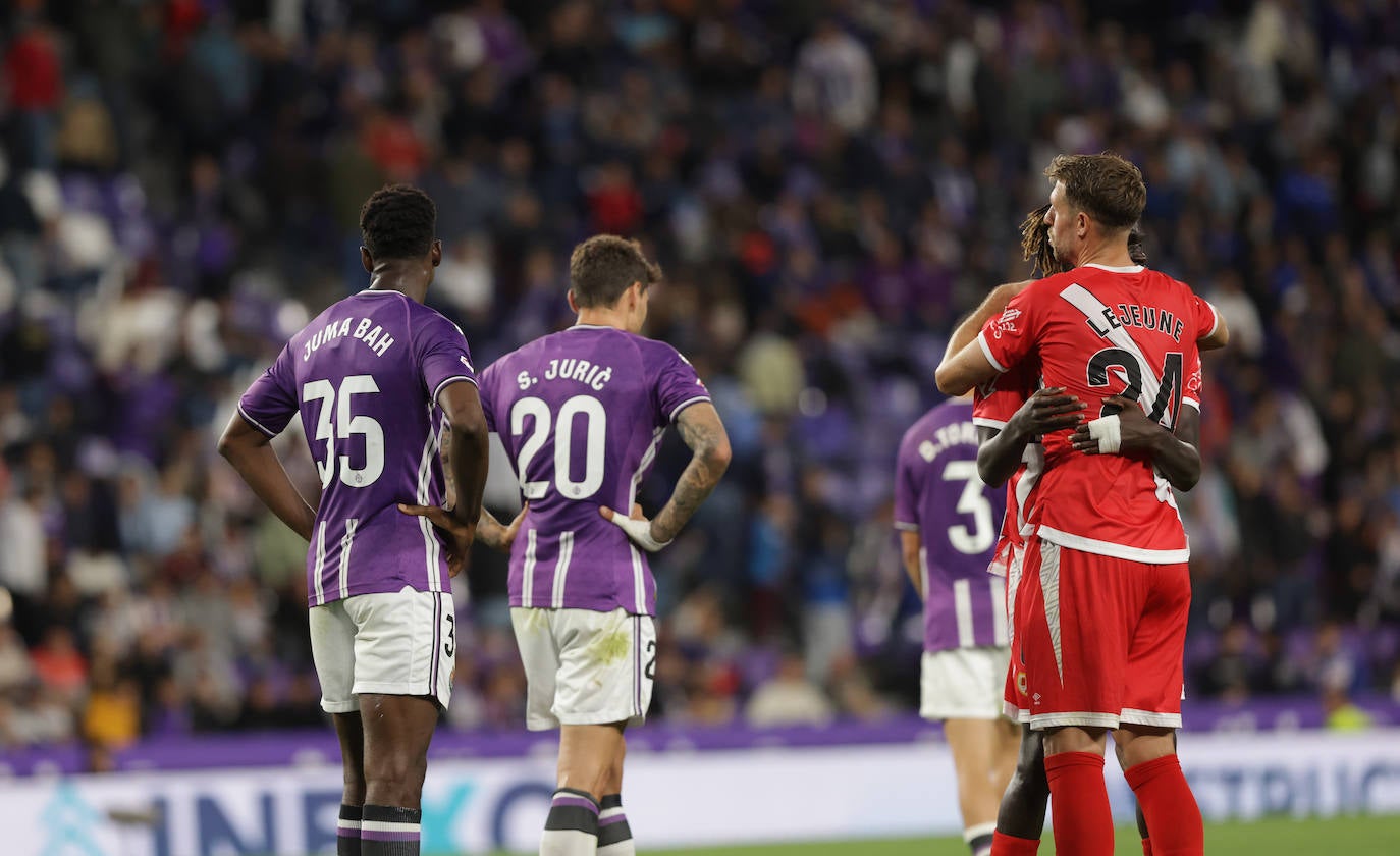 Las imágenes del partido entre el Real Valladolid y el Rayo Vallecano