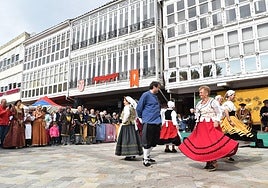 Aguilar se viste de fiesta para recibir al emperador Carlos V