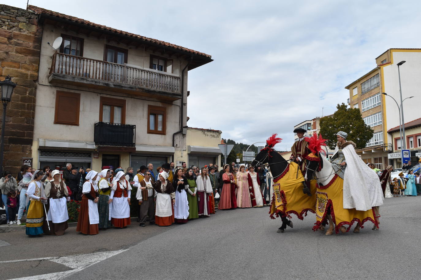 Aguilar se viste de fiesta para recibir al emperador Carlos V