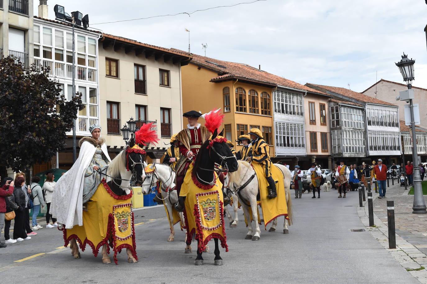 Aguilar se viste de fiesta para recibir al emperador Carlos V