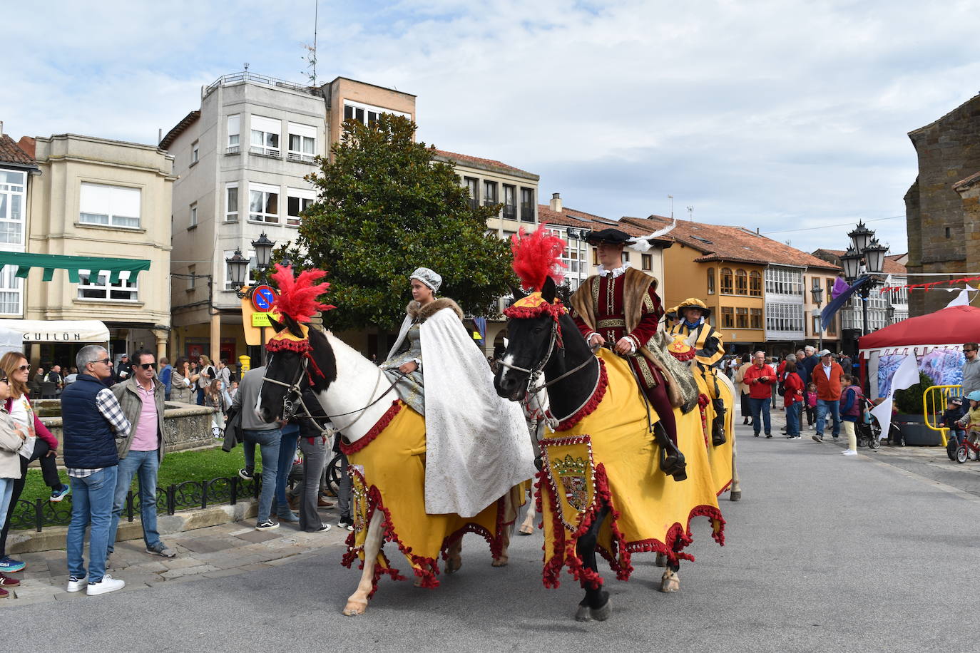 Aguilar se viste de fiesta para recibir al emperador Carlos V