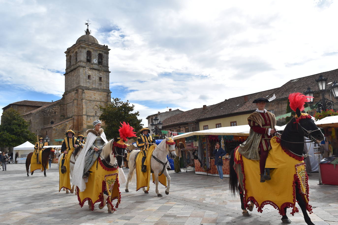 Aguilar se viste de fiesta para recibir al emperador Carlos V