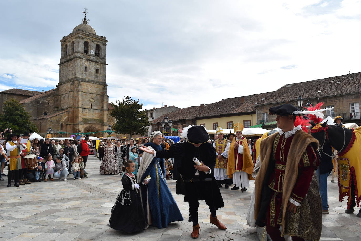 Aguilar se viste de fiesta para recibir al emperador Carlos V