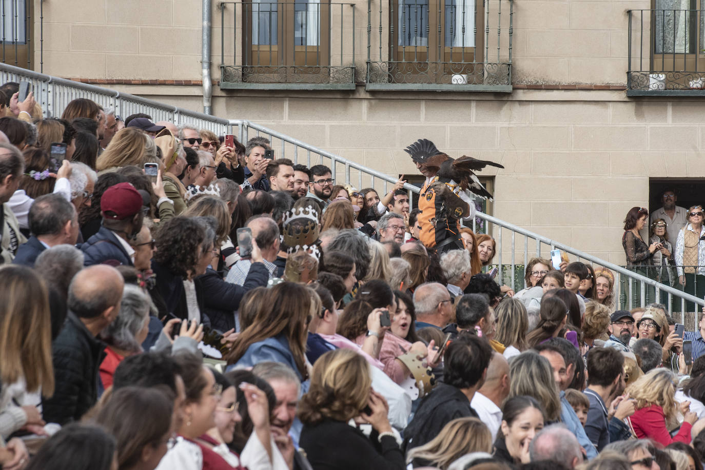 Fotografías del acto de proclamación de Isabel I como reina de Castilla