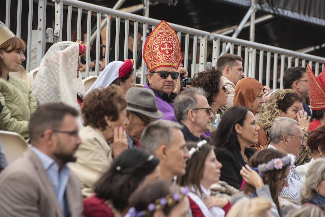 Fotografías del acto de proclamación de Isabel I como reina de Castilla