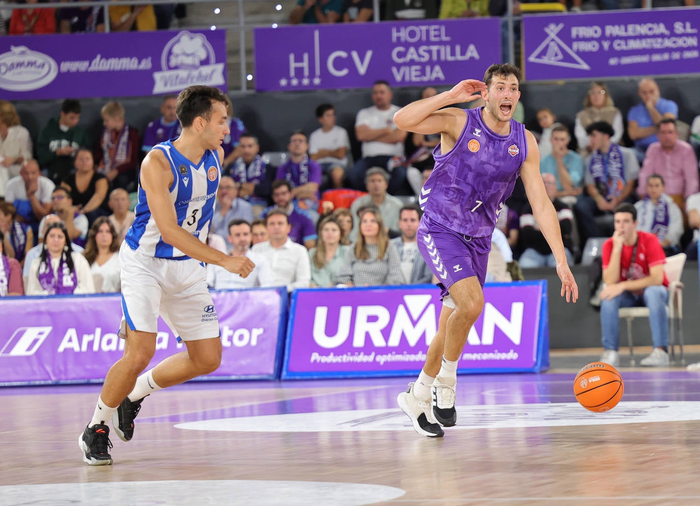 Estreno en casa con victoria del Palencia Baloncesto