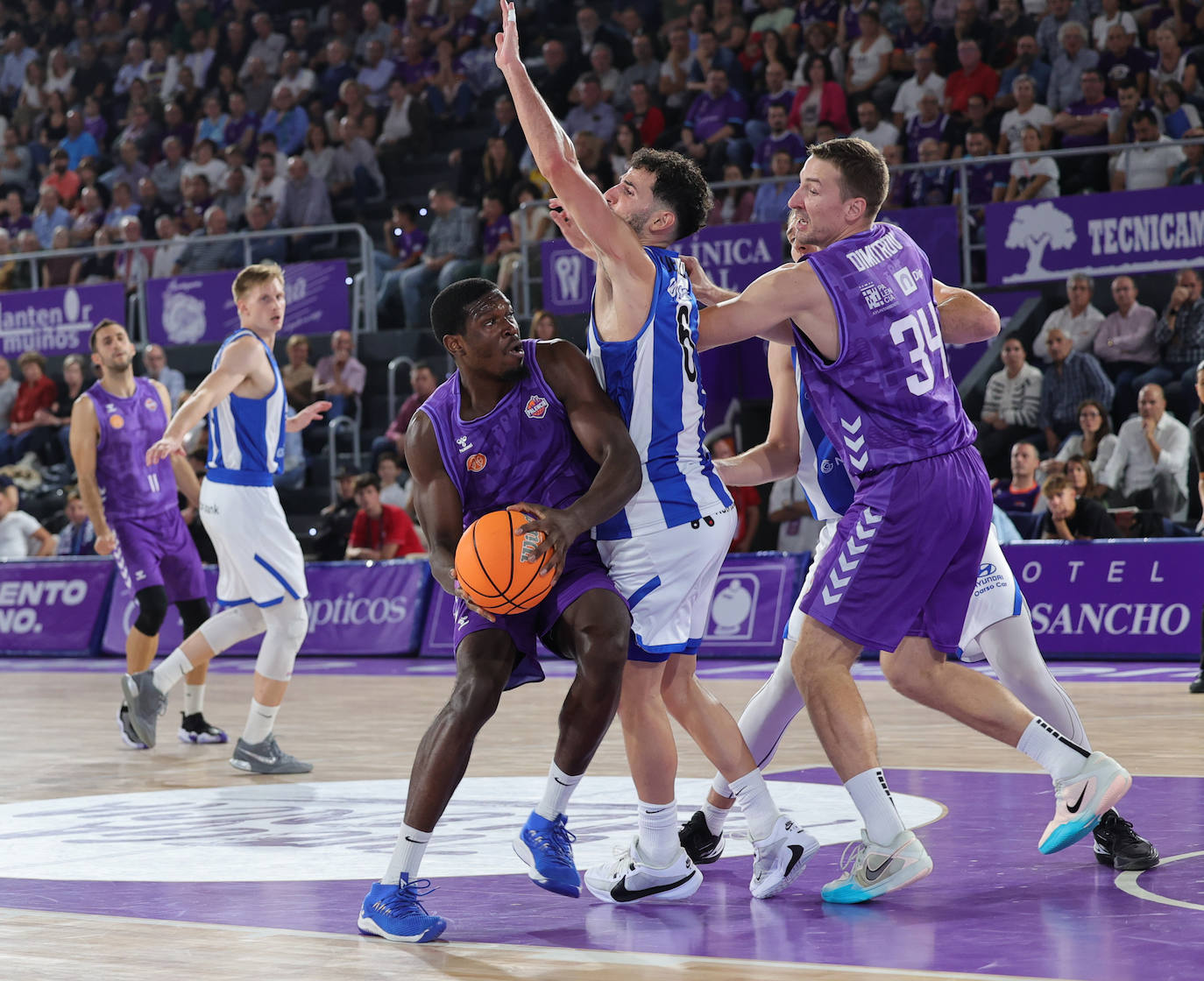 Estreno en casa con victoria del Palencia Baloncesto