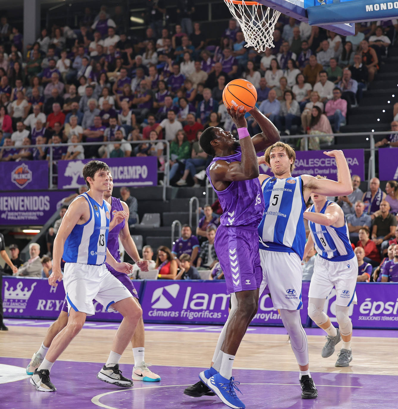 Estreno en casa con victoria del Palencia Baloncesto