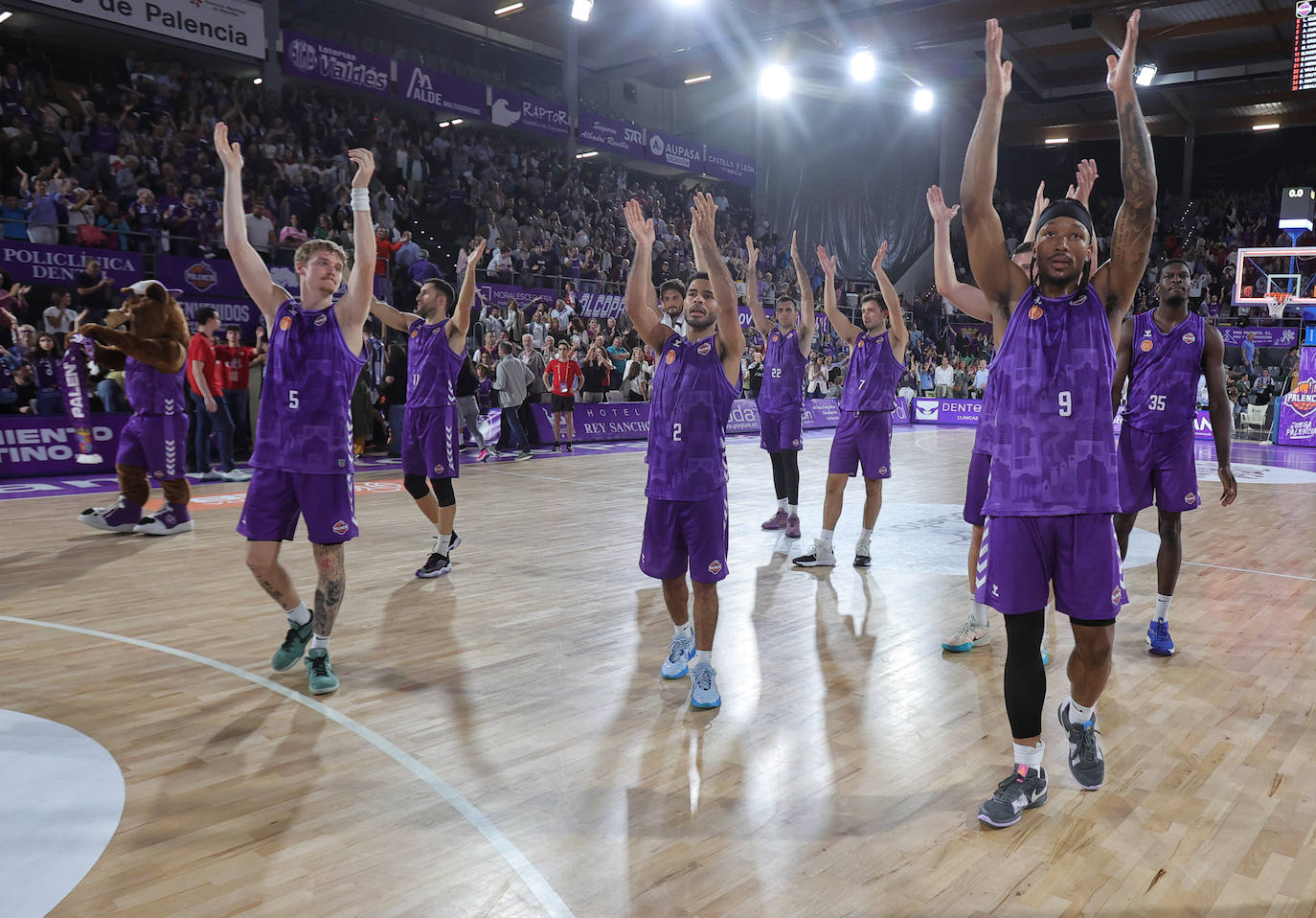 Estreno en casa con victoria del Palencia Baloncesto