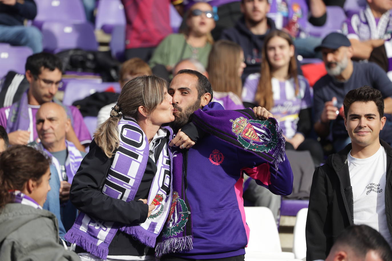 Búscate en la grada del estadio José Zorrilla (3/4)