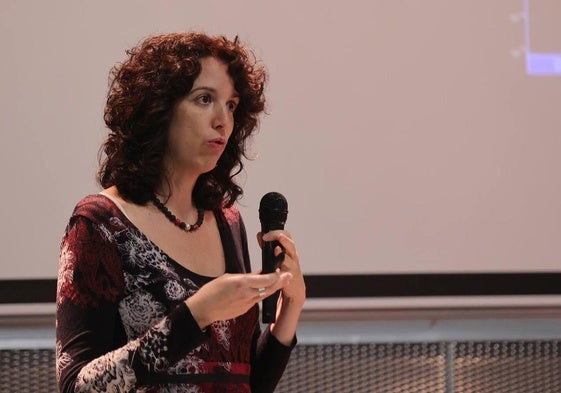 La palentina Elisa Delgado Mena, el viernes en las jornadas de astronomía en Lecràc.