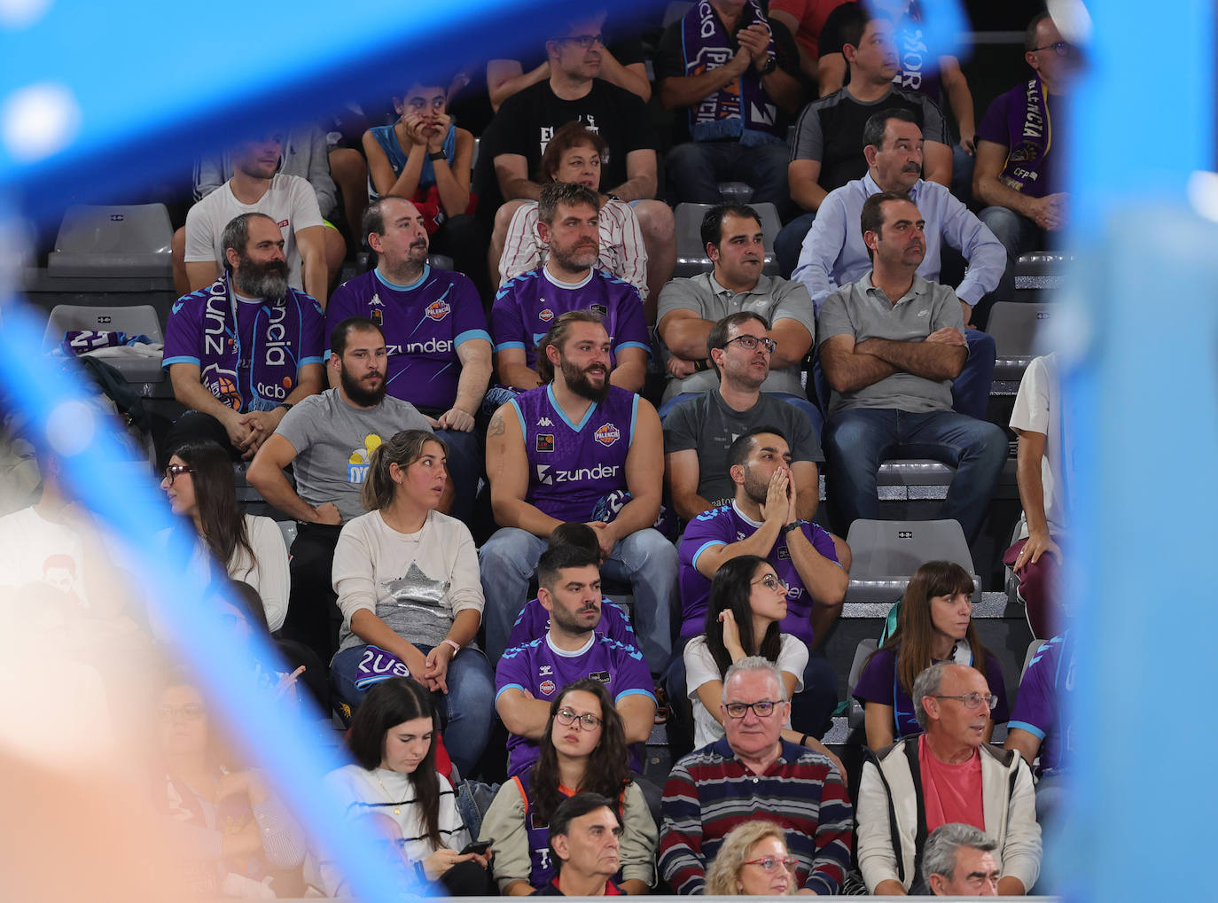 Búscate en las gradas del Pabellón animando al Palencia Baloncesto