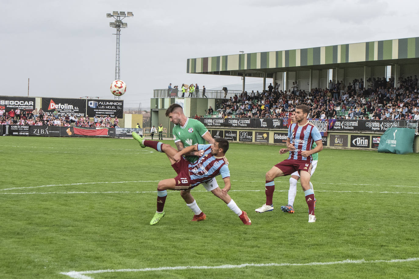 Fotografías del partido entre la Segoviana y el Zamora (1 de 2)