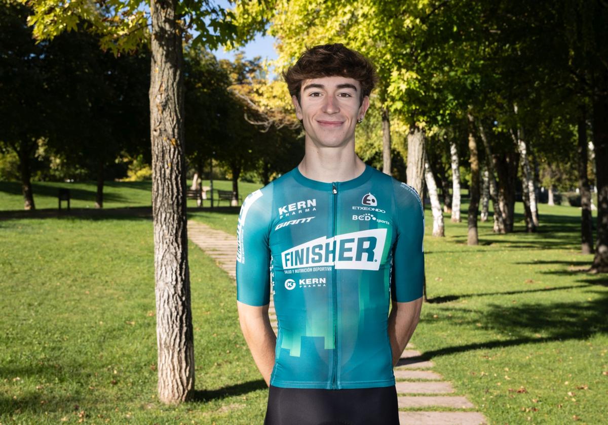 Nil Gimeno, con el maillot del equipo Finisher, filial del Kern Pharma.