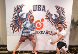 Óscar Marugán y Daniel Salgado celebrando su quinto puesto en el Phoenixdarts Estados Unidos