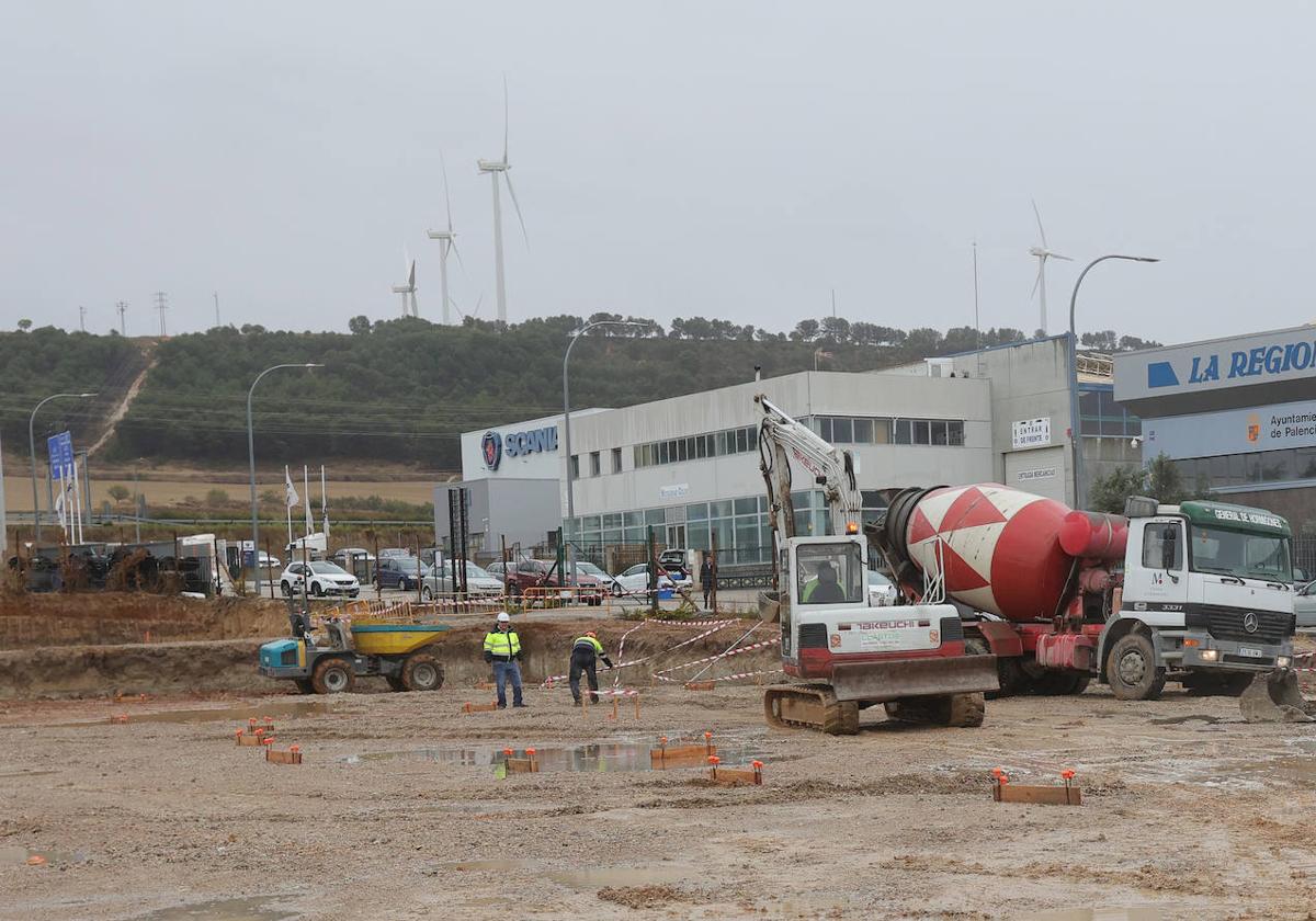 Obras para la central de calor de Iberdrola que se desarrollan en la parcela de la avenida Comunidad Europea.