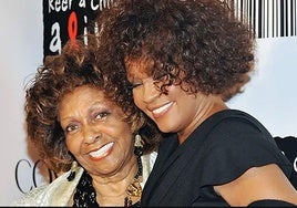 Cissy Houston, con su hija Whitney.