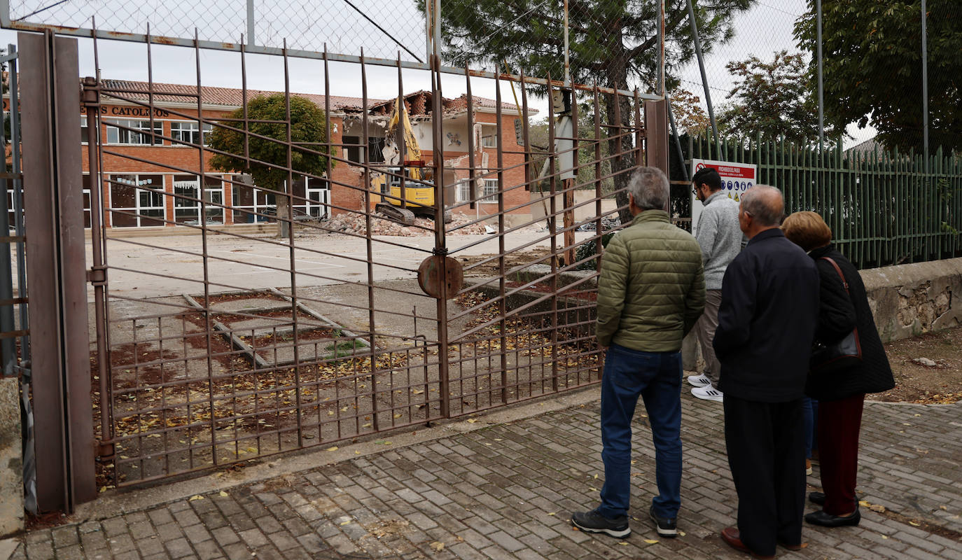 El colegio de Dueñas se reduce a escombros