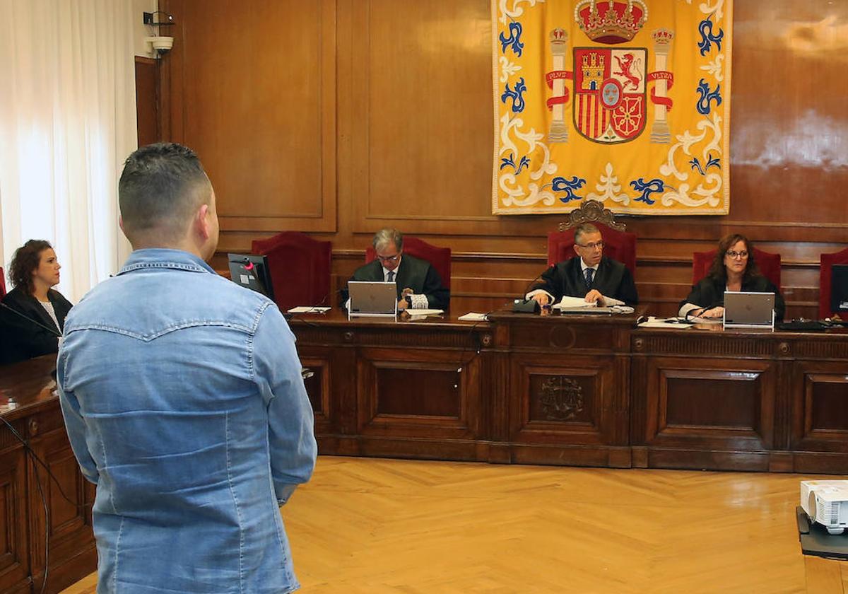 El acusado, durante la vista oral celebrada en la Audiencia de Segovia.